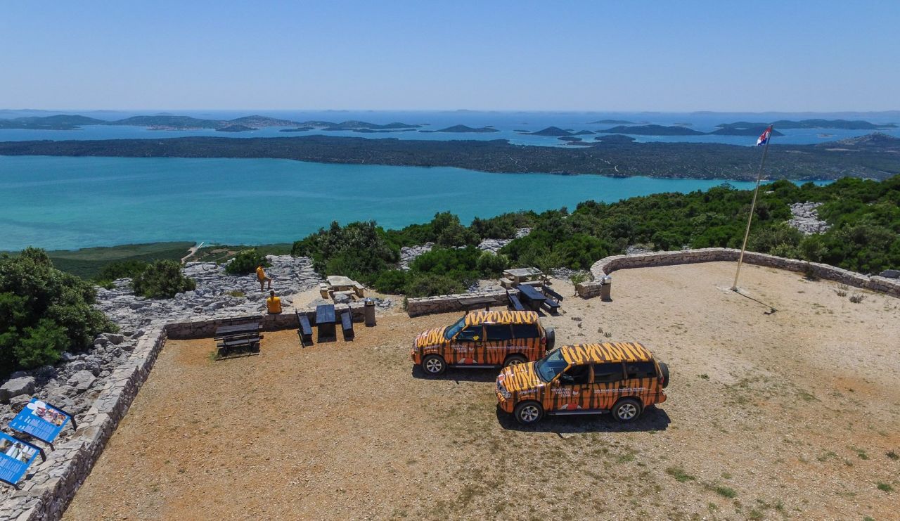 Spaß in der dalmatinischen Landschaft: Jeep Safari Šibenik