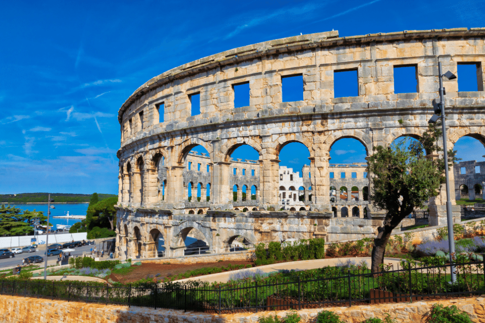 roman amphitheatres in pula