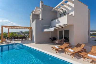 Villa Lomari
