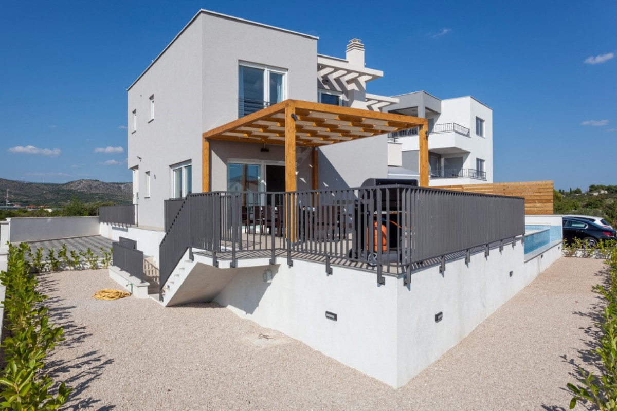 Villa Lomari
