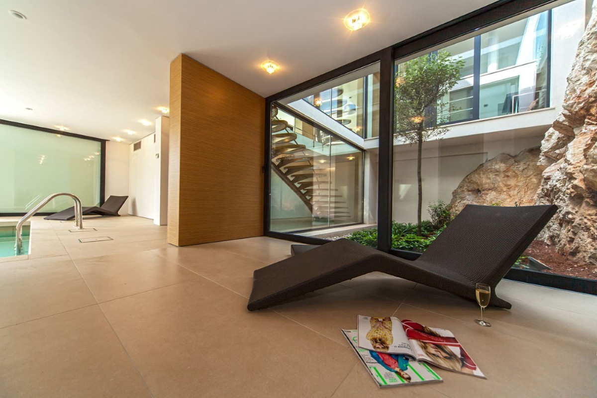 Villa Golden Look