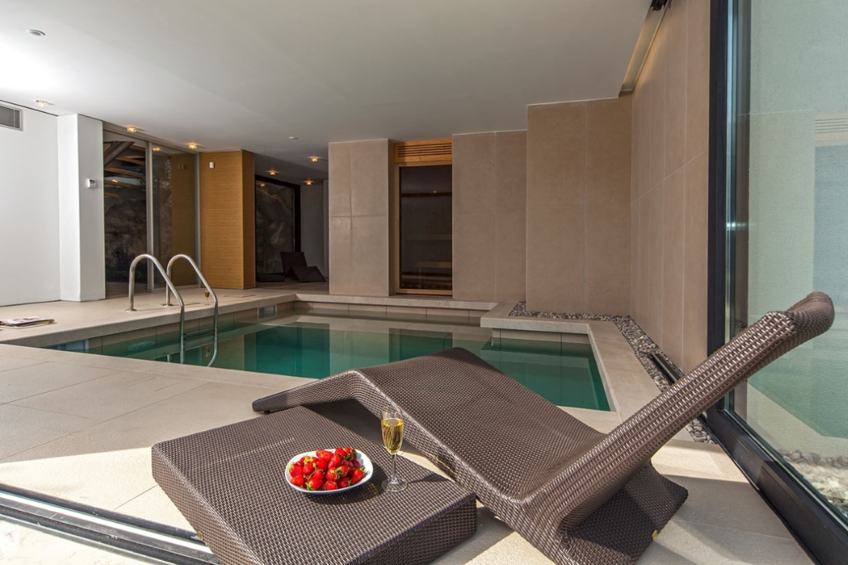 Villa Golden Look