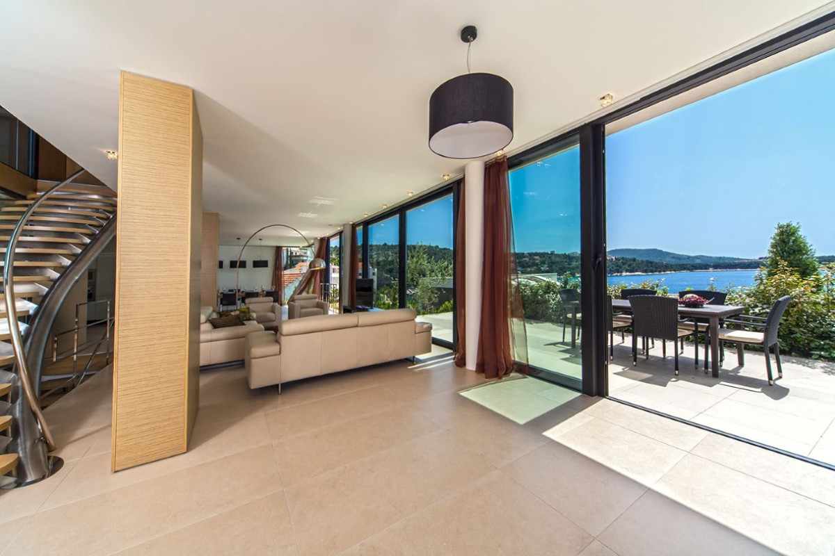 Villa Golden Look