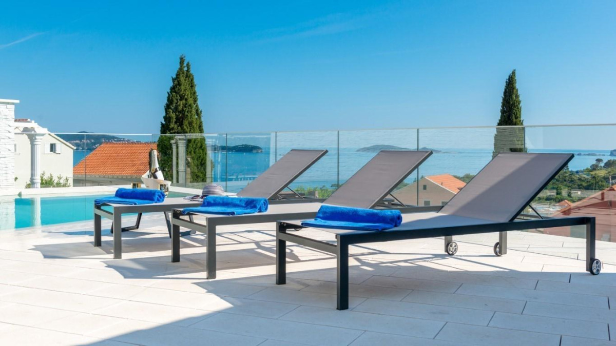 Villa Mative