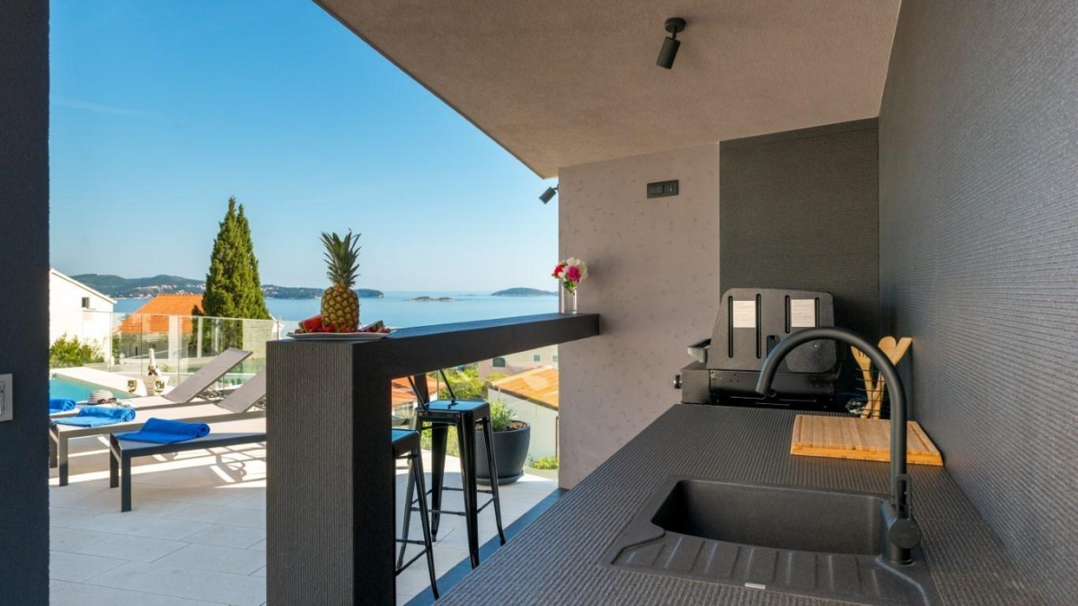 Villa Mative