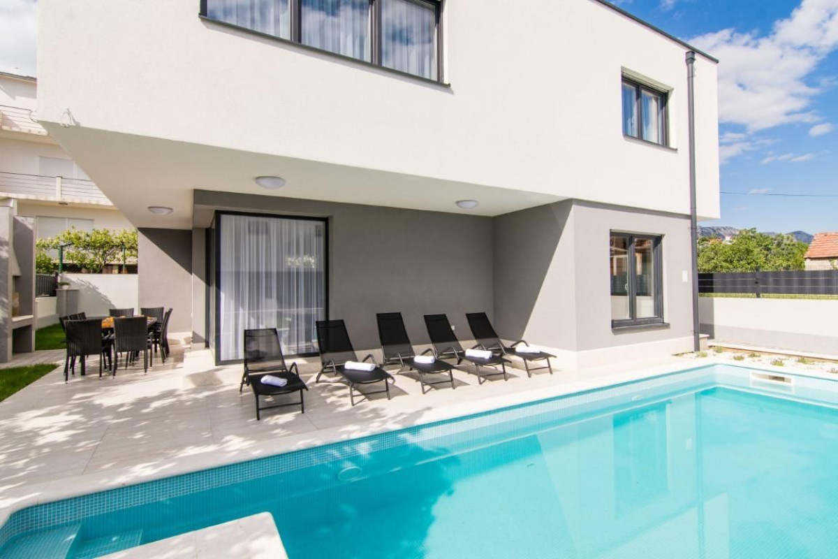 Villa North