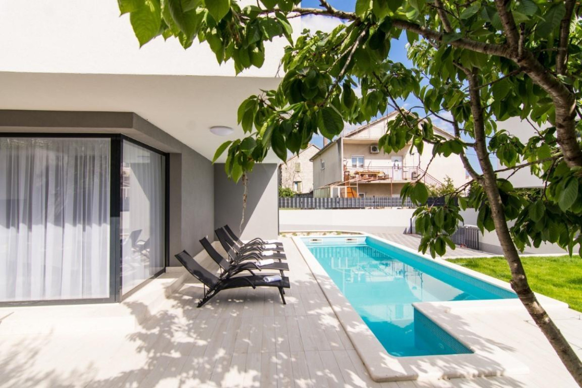 Villa Twin Ladies