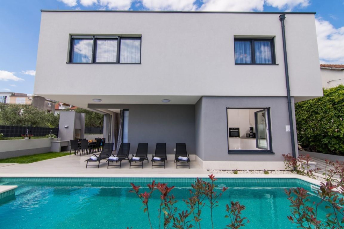 Villa Twin Ladies