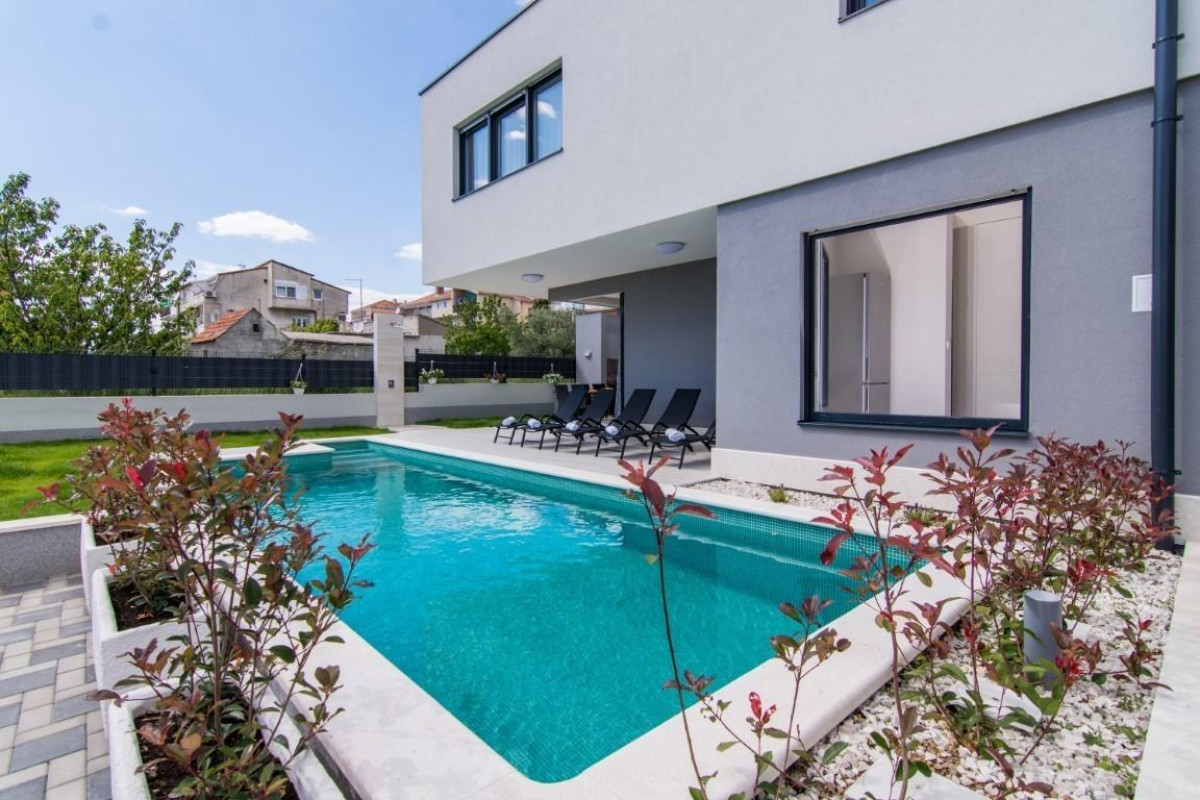 Villa Twin Ladies