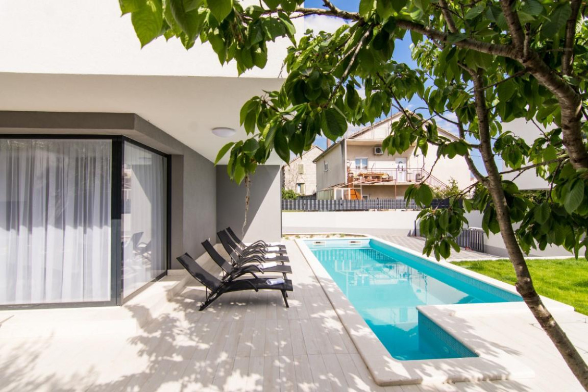 Villa Twin Ladies
