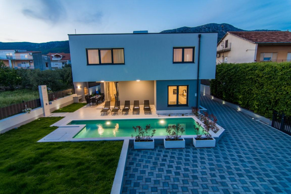 Villa Twin Ladies