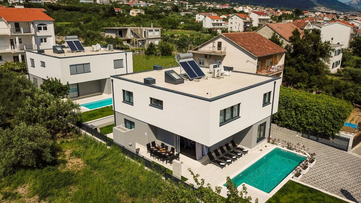 Villa Twin Ladies