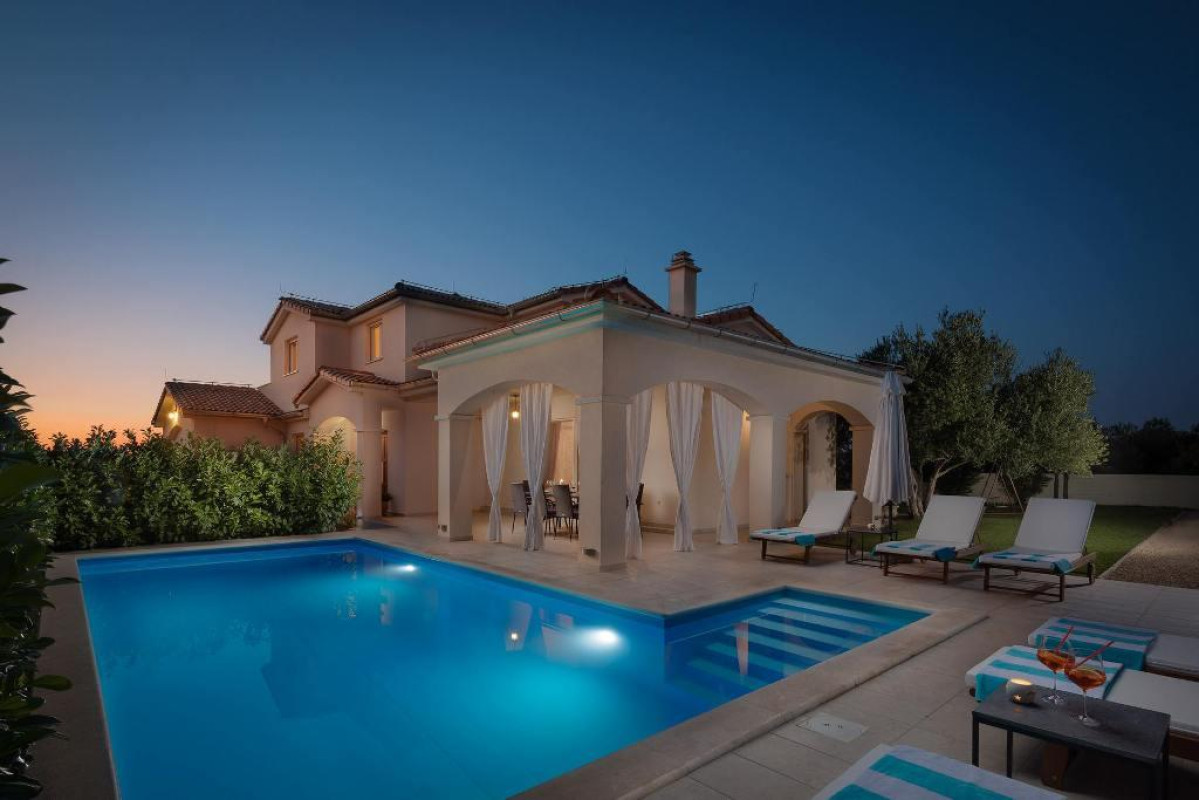 Villa Sunset Lady