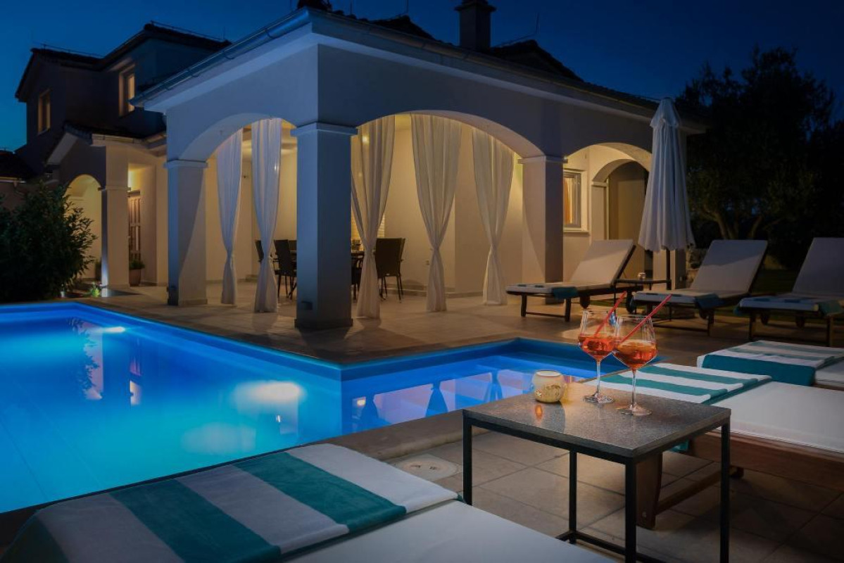Villa Sunset Lady