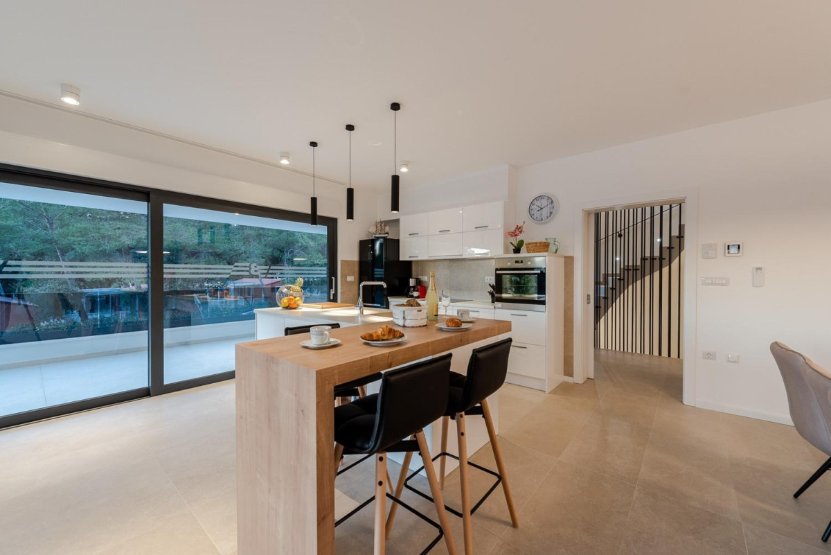 Villa White Diamond