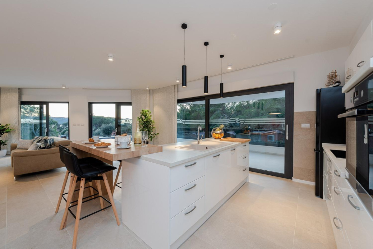 Villa White Diamond