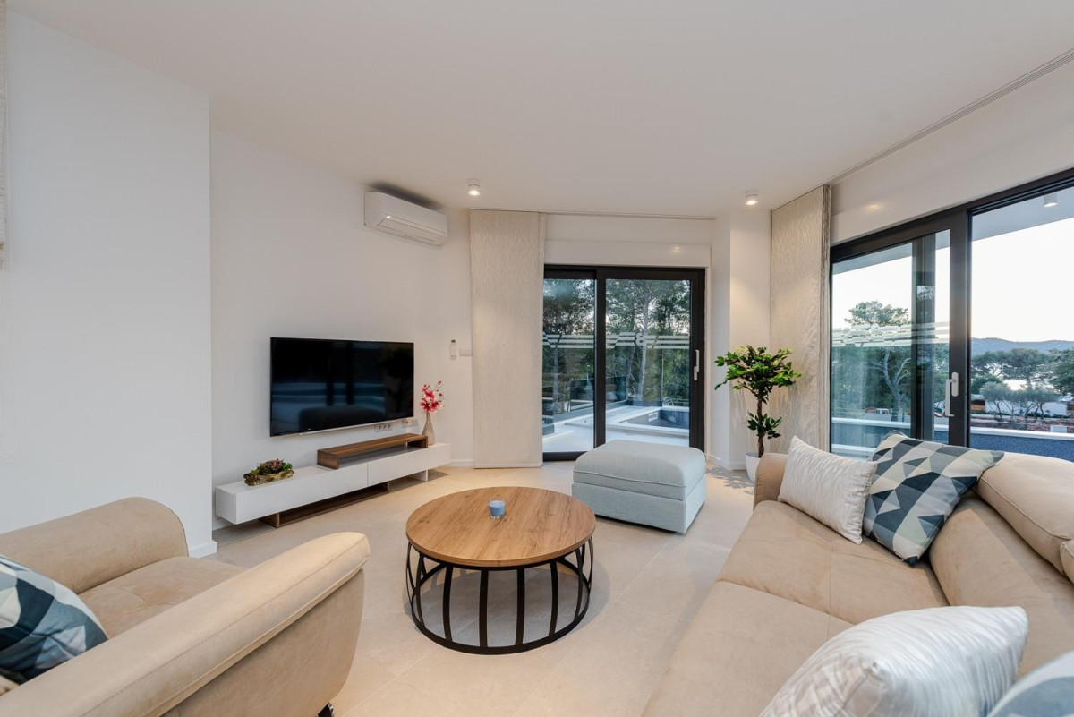 Villa White Diamond