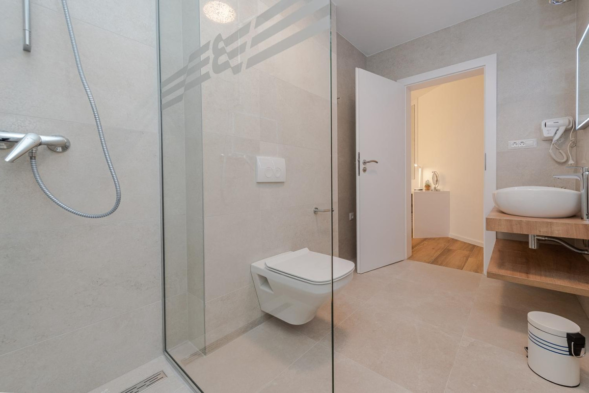 Villa White Diamond