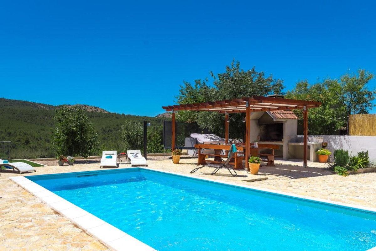 Villa R&B