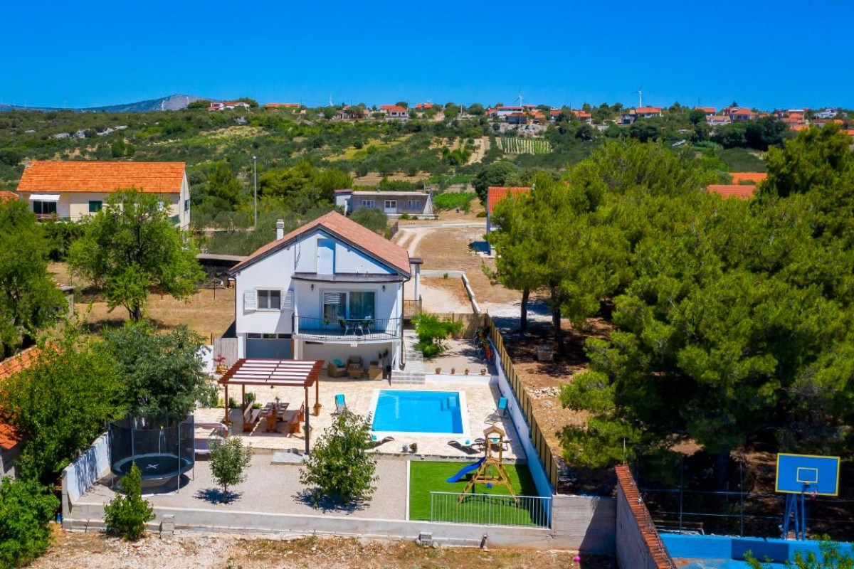 Villa R&B