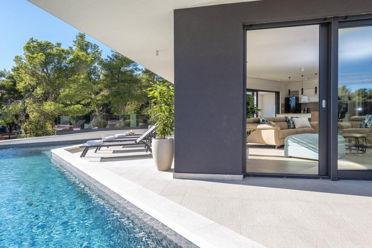 Villa White Diamond