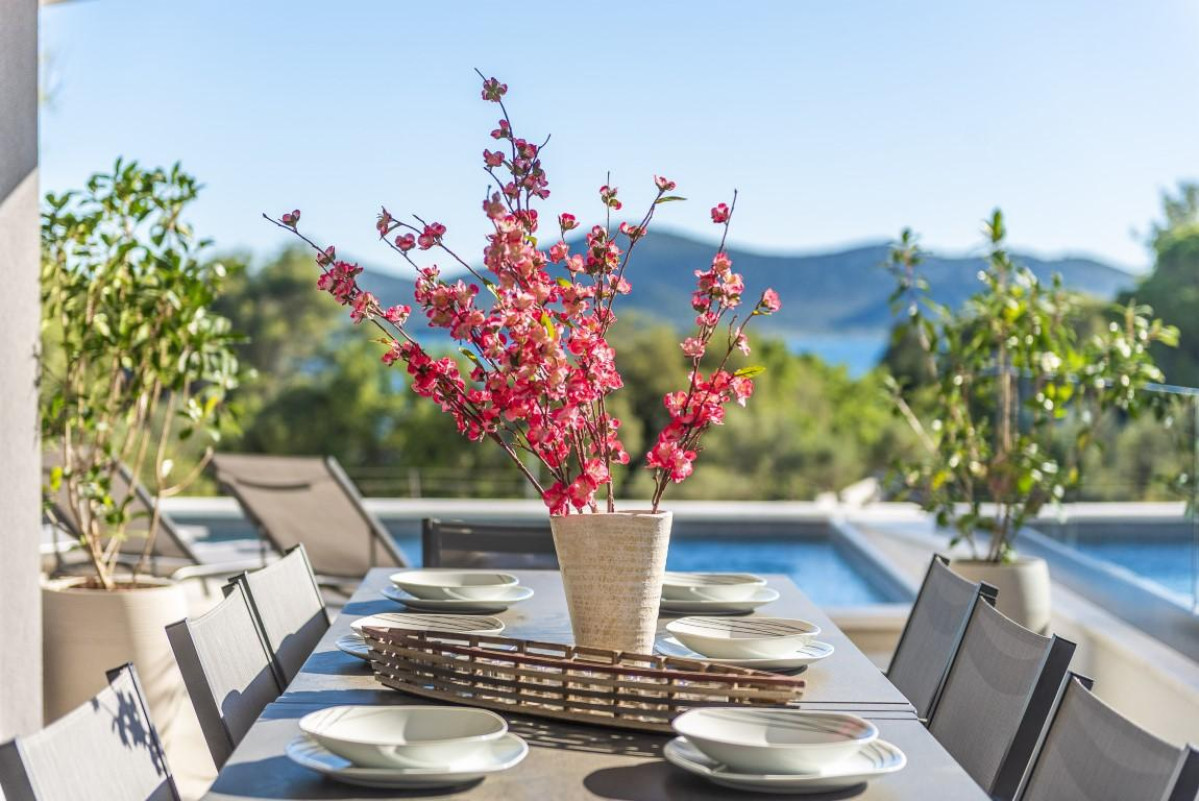 Villa White Diamond