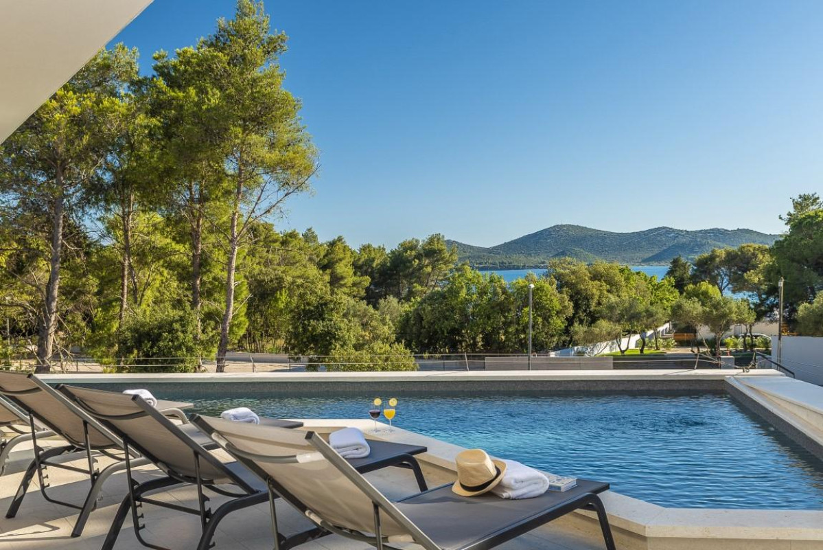 Villa White Diamond