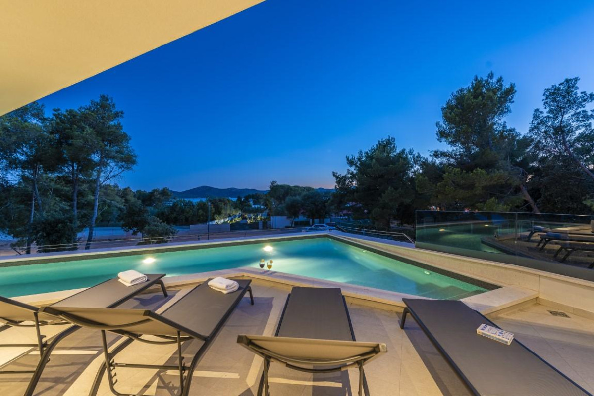 Villa White Diamond