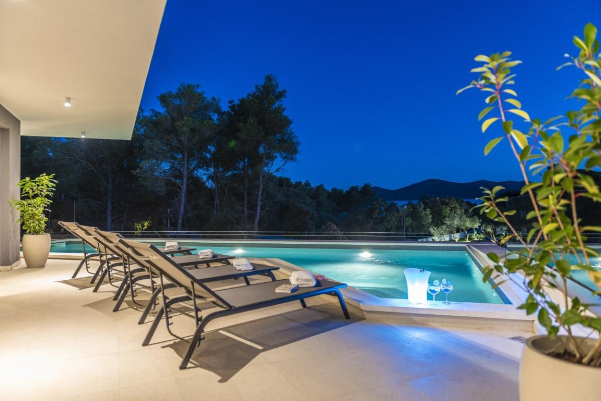 Villa White Diamond