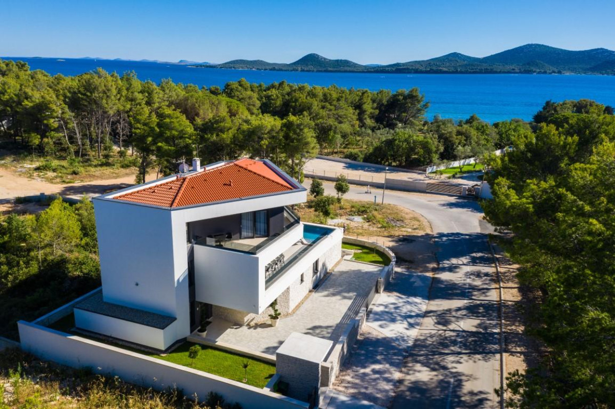 Villa White Diamond