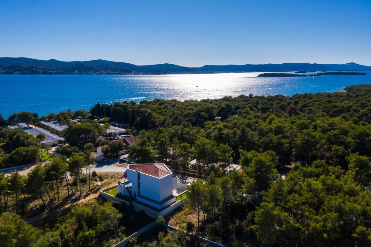 Villa White Diamond