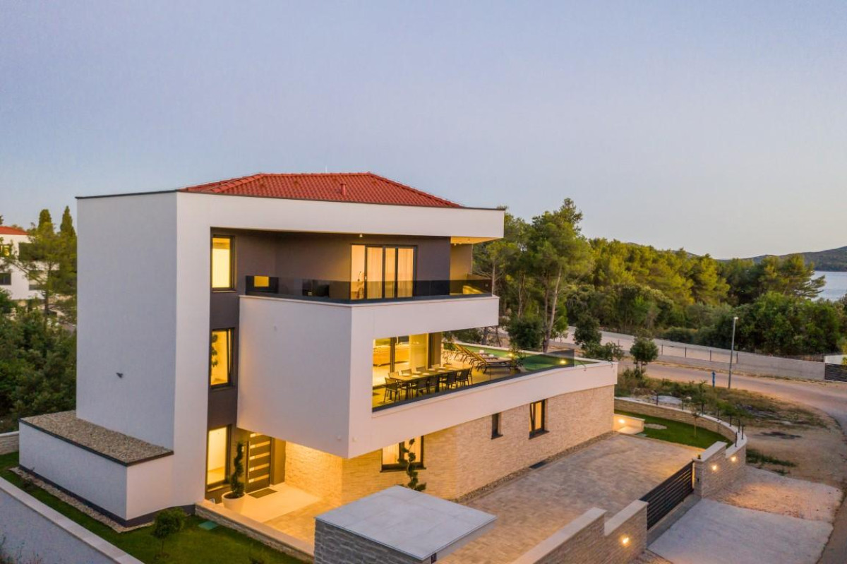 Villa White Diamond
