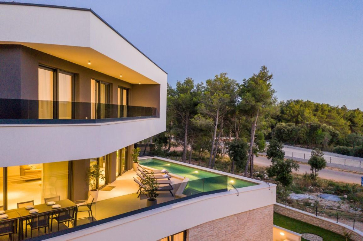 Villa White Diamond
