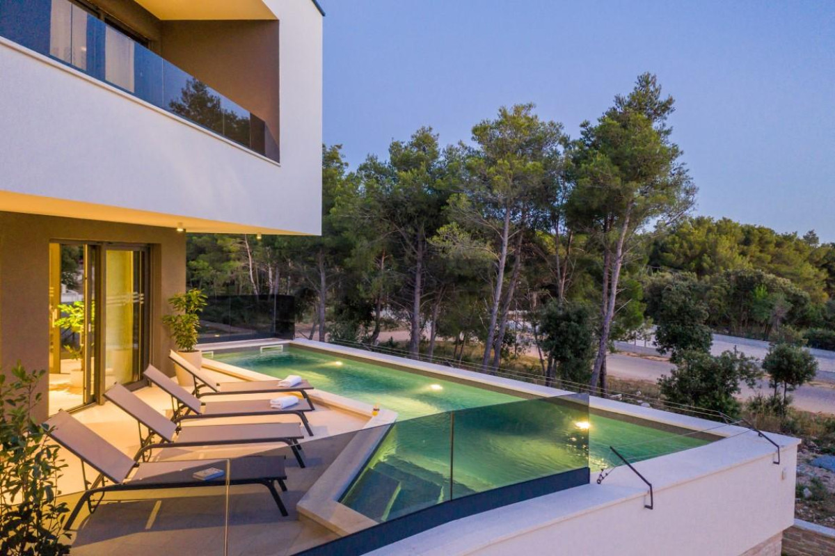 Villa White Diamond