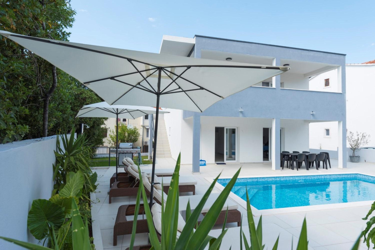 Villa Lana Holiday Home
