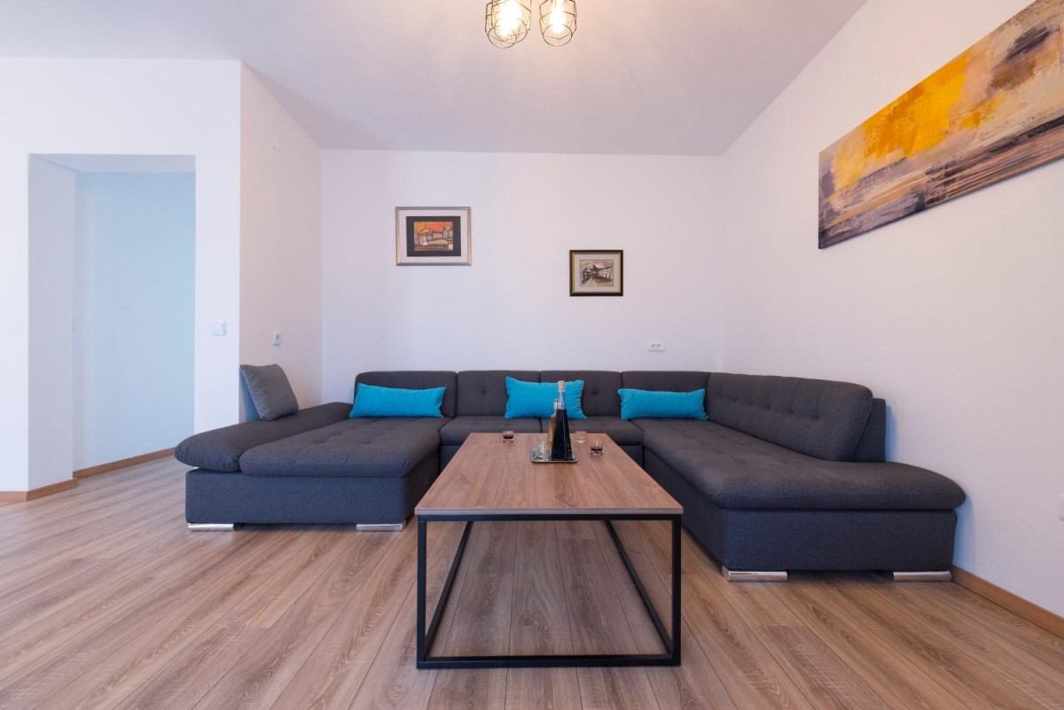 Villa Lana Holiday Home