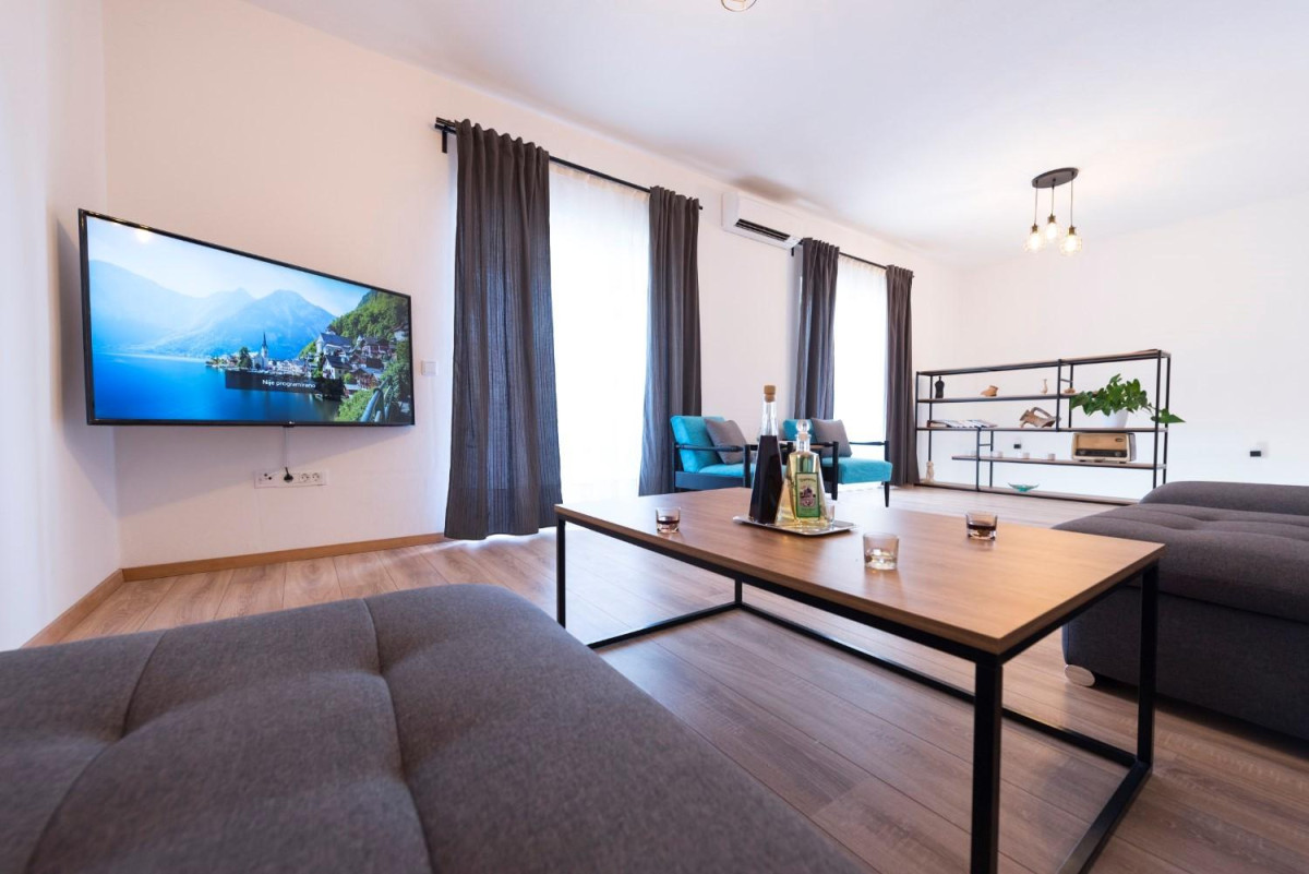 Villa Lana Holiday Home