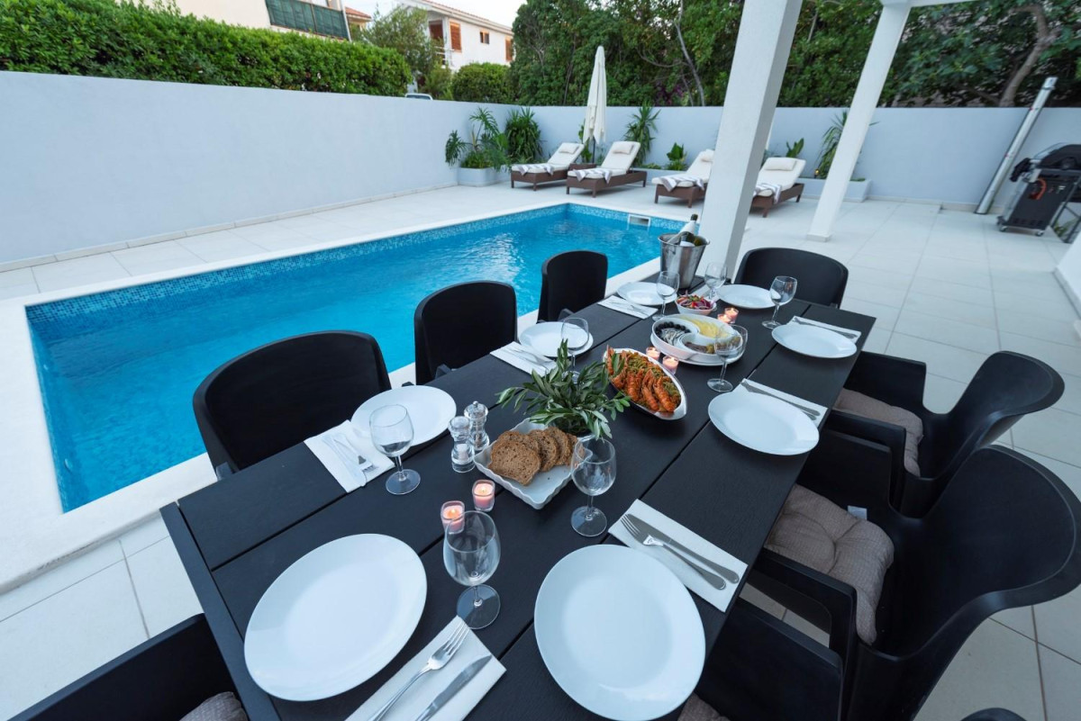 Villa Lana Holiday Home