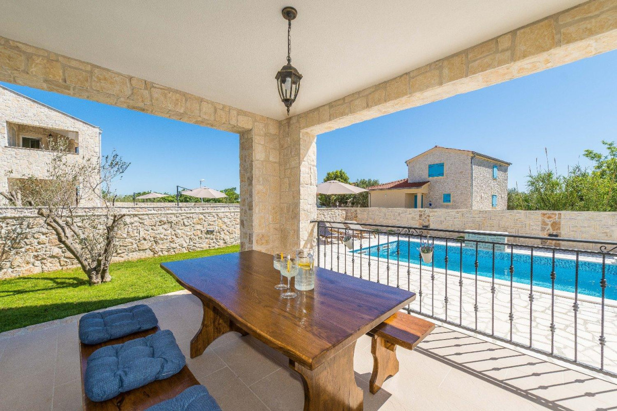 Villa Lily