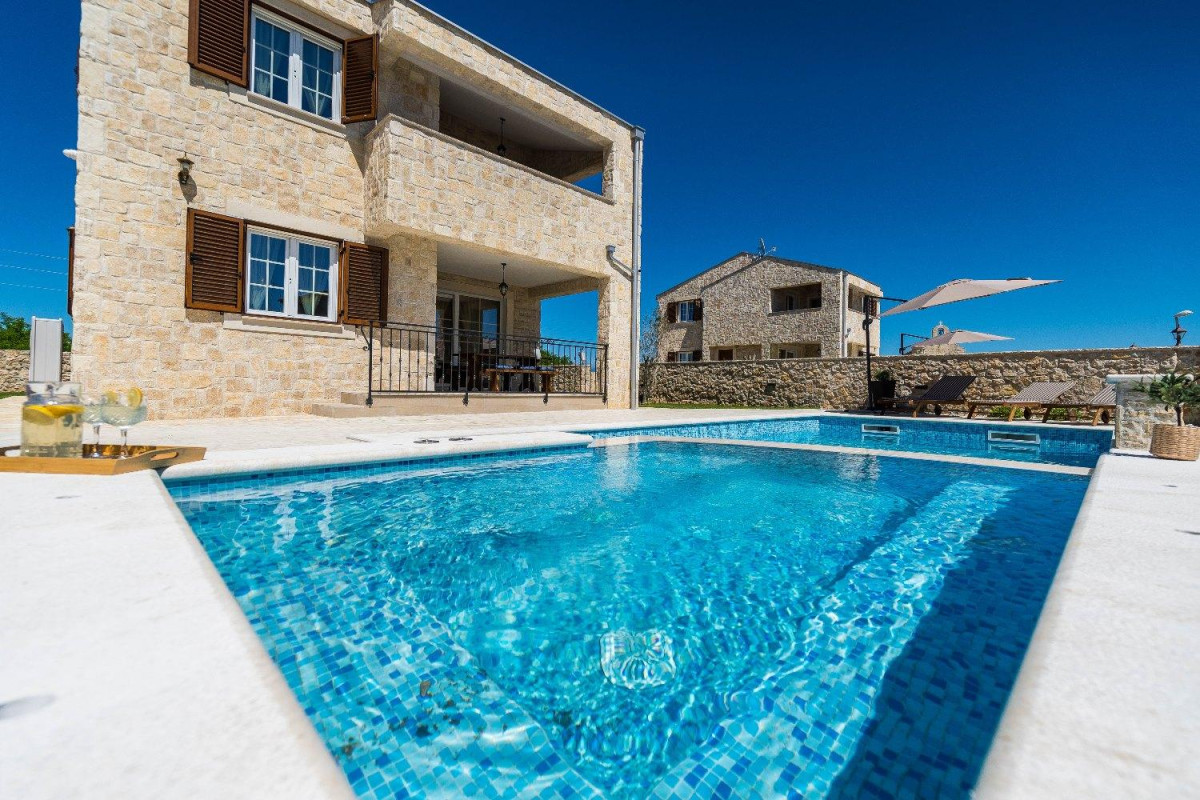 Villa Lily
