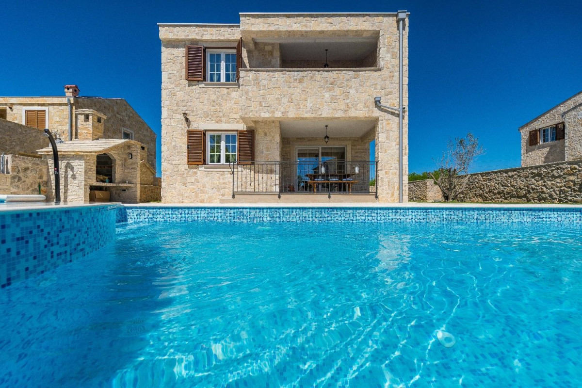 Villa Lily