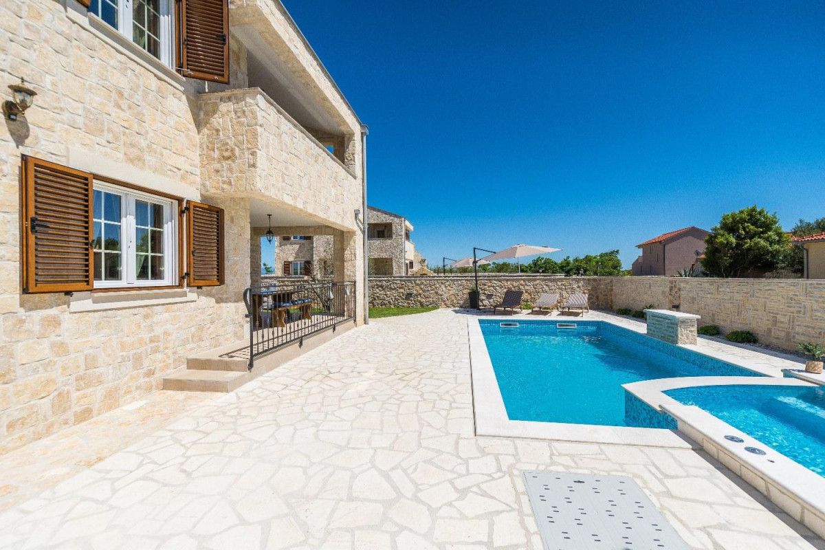 Villa Lily