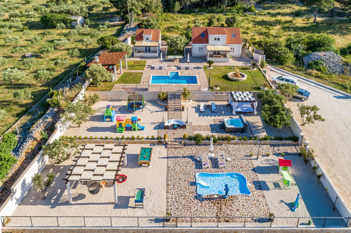 Beachfront villa Mis Brač
