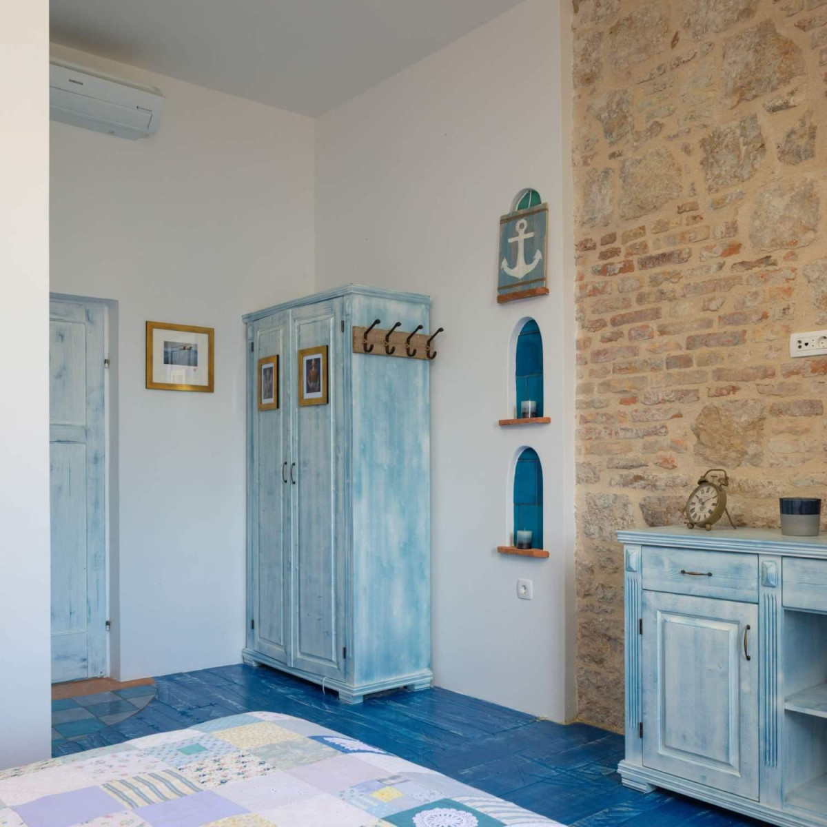 Villa Vis Light House