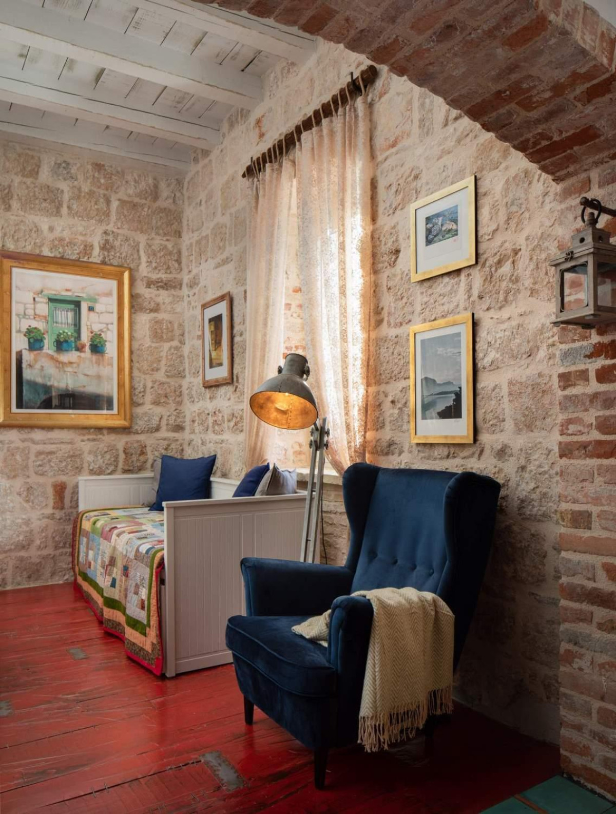 Villa Vis Light House