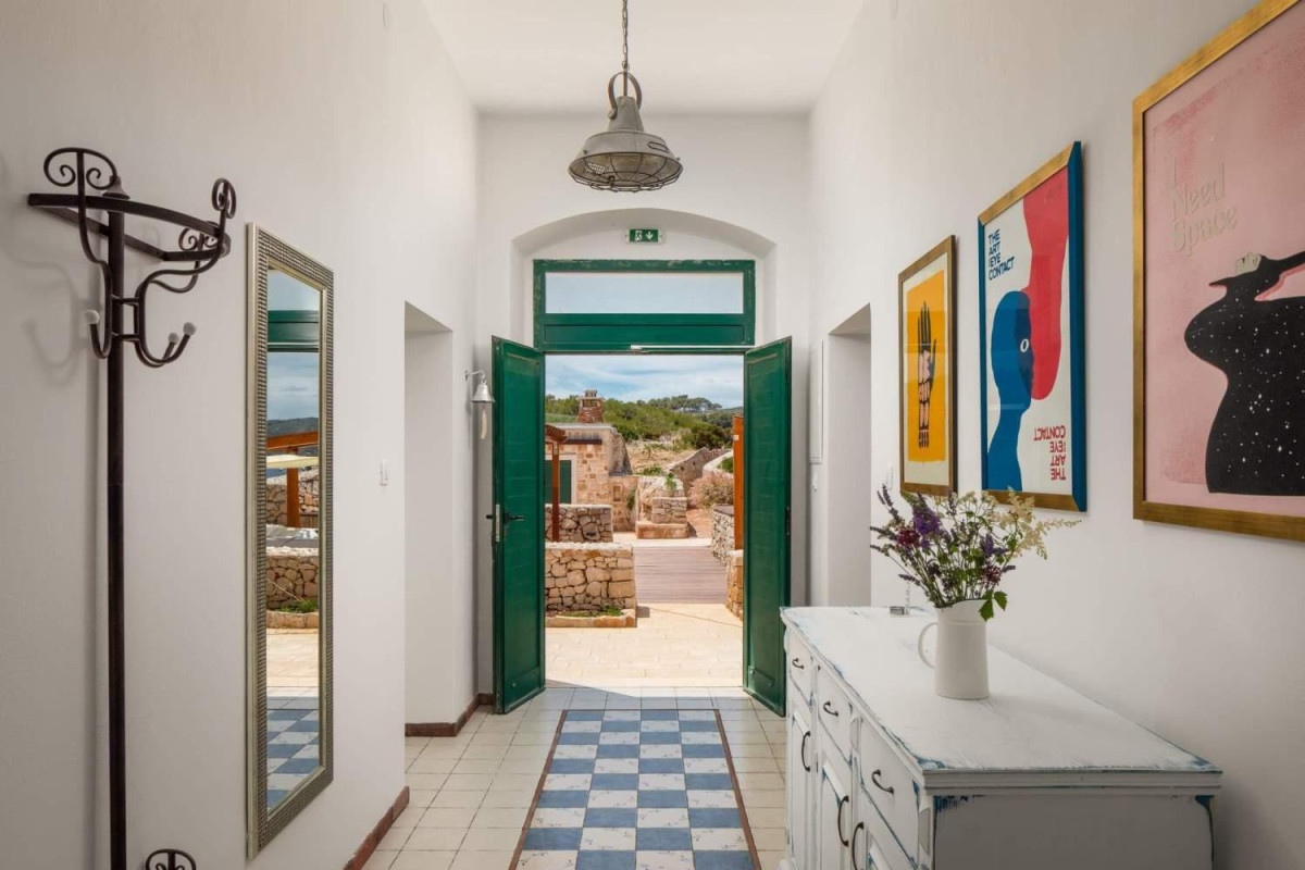 Villa Vis Light House