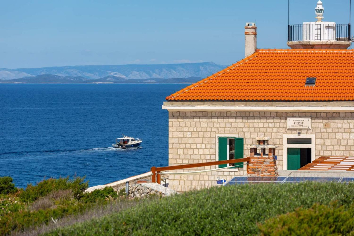 Villa Vis Light House