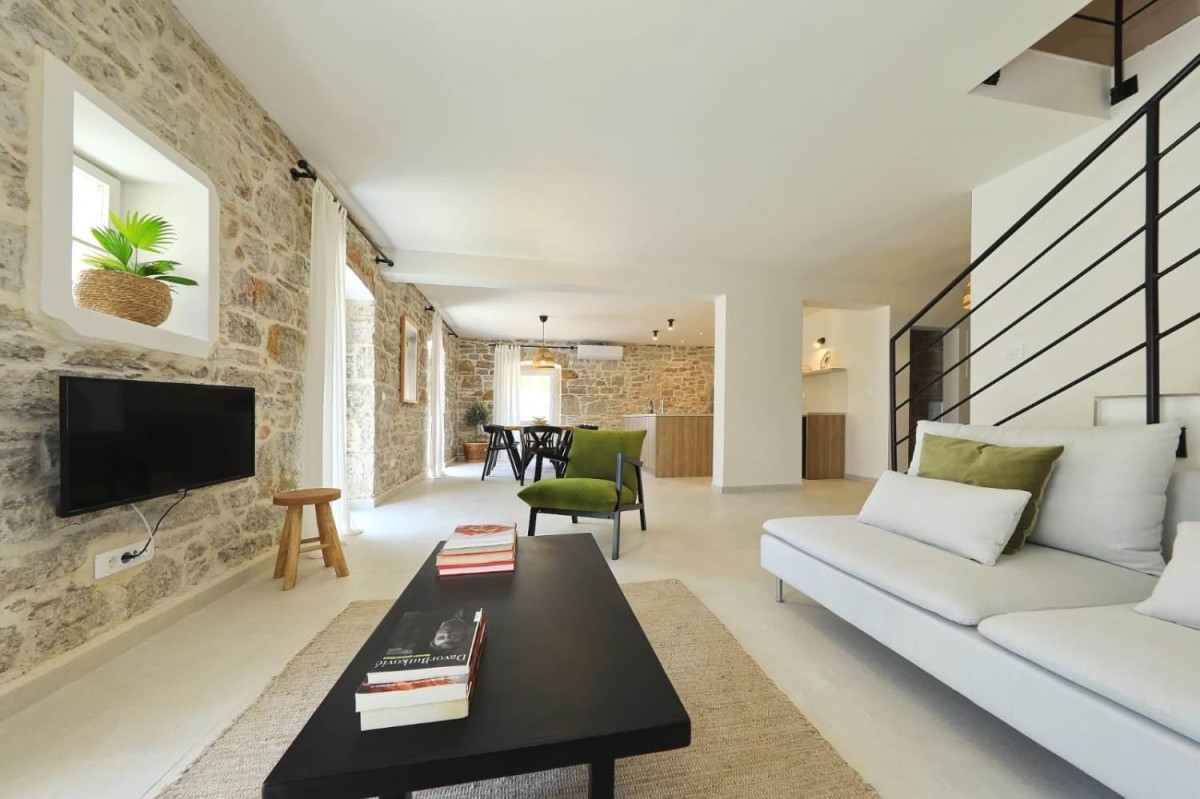 Villa Mira