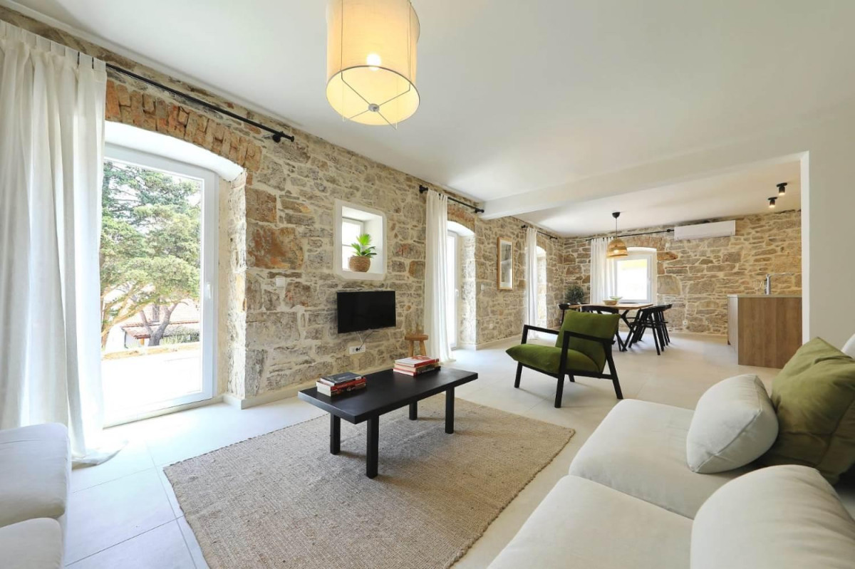 Villa Mira