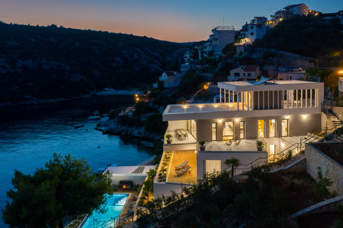 Villa Extravaganza